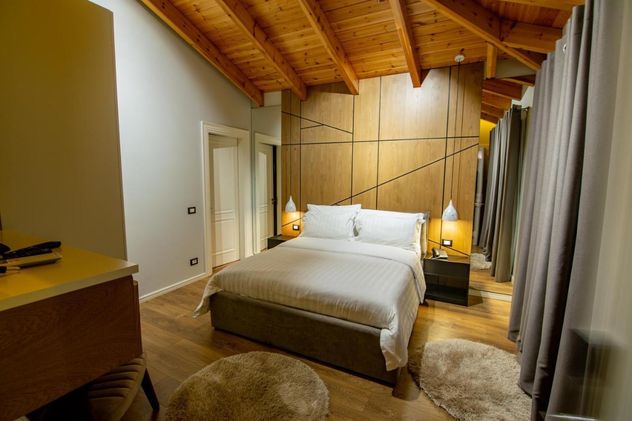 Tree Hotel Korça Kültér fotó